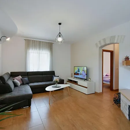Natali With Private Pool Vila *